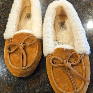 UGG Chestnut Suede Slippers with Cream Lining NWOB